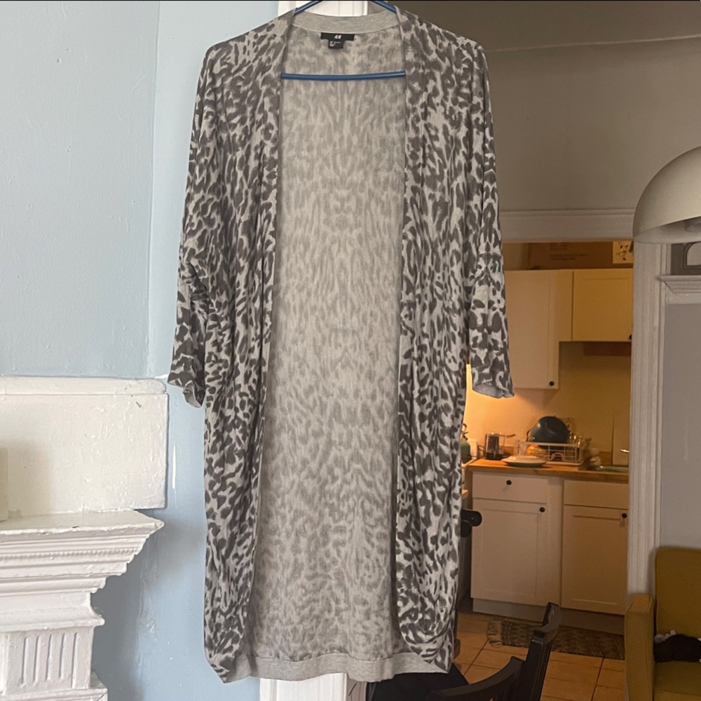 H&M Gray Patterned Kimono
